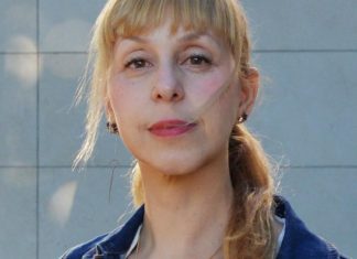 La petite communiste qui ne souriait jamais Lola Lafon