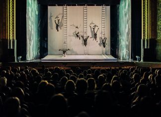 Le Châtelet parade, les artistes s’envolent Photo du spectacle Parade