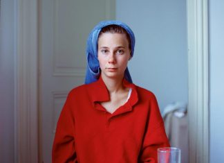 LES CHOSES DE LA VIE Melinda after hairwashing, 2005, Paris