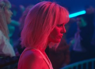 UN COUTEAU DANS LE COEUR Un couteau dans le coeur