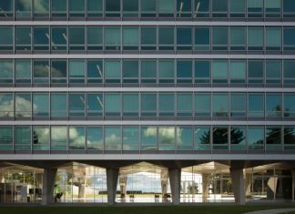 Tschumi siège en majesté