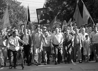 Chers Camarades! – Moscou ne croît pas aux larmes