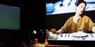 Ariane Loze, performeuse de l’absurde