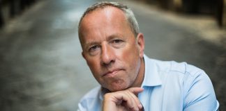 Une Napolitaine en blanc et noir