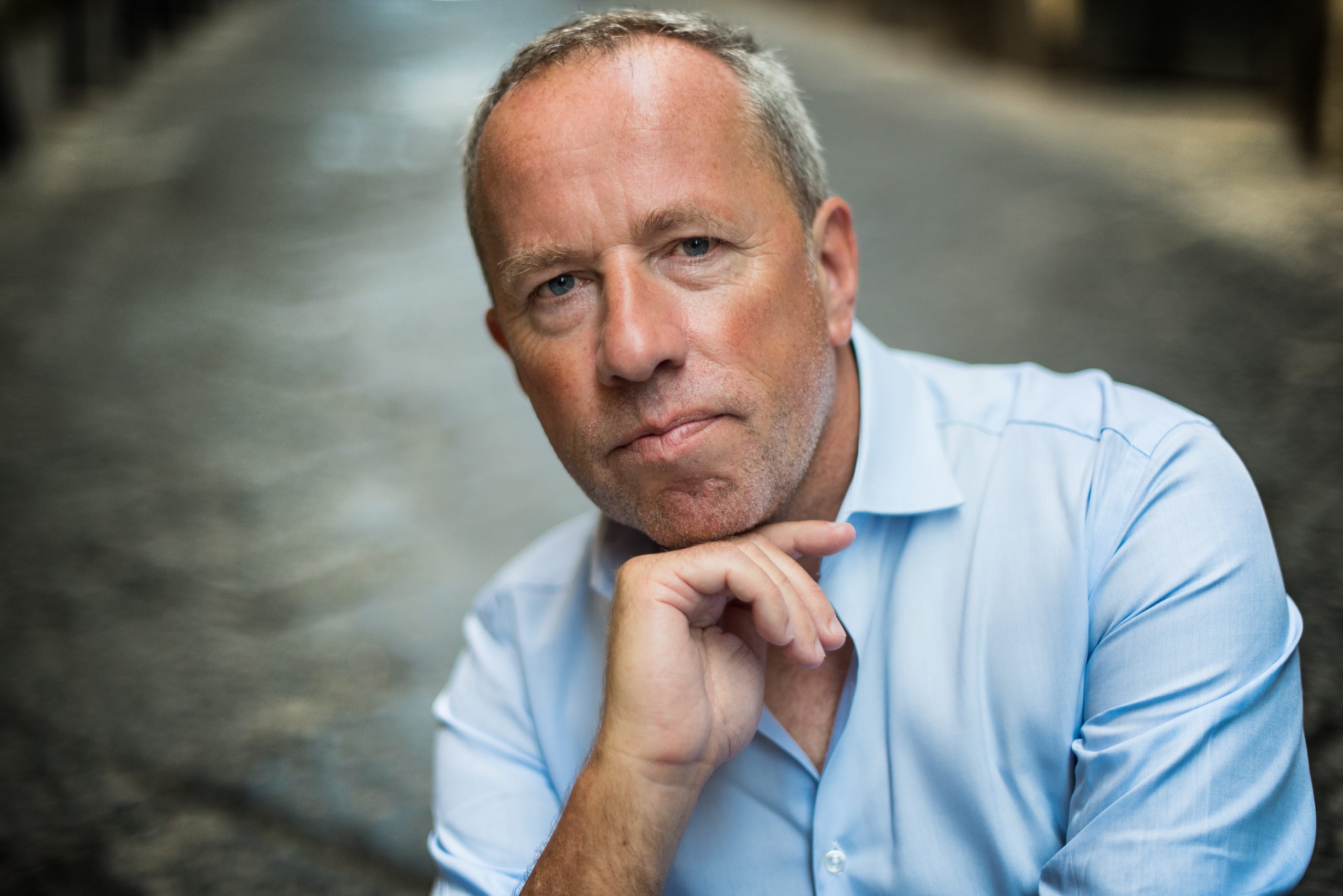 Une Napolitaine en blanc et noir - Transfuge