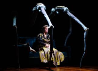 La jeune norvégienne qui tire les fils d’Ibsen