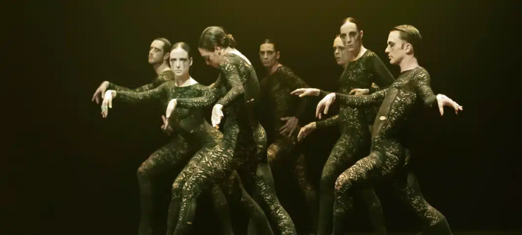 32777293-0-32777293-passe-partout-manifestation_full-1