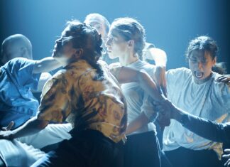 Hofesh Schechter de retour au Théâtre de la Ville : rêves et traditions d’Albion