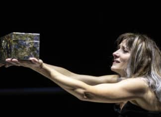 La Grande Magie mise en scène par Emmanuel Demarcy-Mota au Théâtre de la Ville : Une femme sous influence