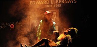 Un démocrate de Julie Timmerman au Théâtre de la Concorde : l’inventeur de la fake news