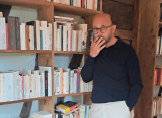 Jean Le Gall et ses étagères du Gers