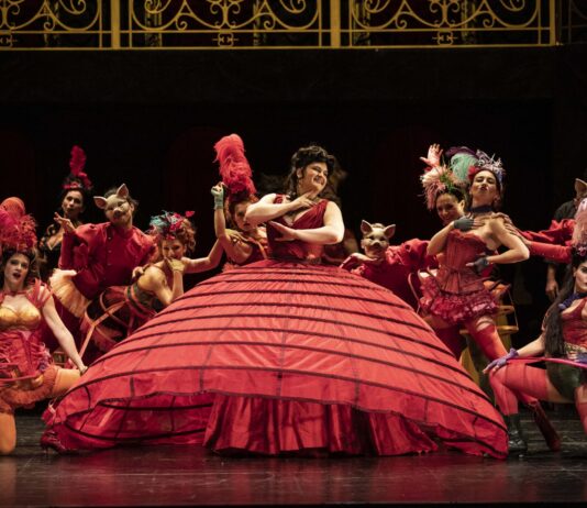 Le festival de l’Opéra de Lyon s’ouvre par une Manon Lescaut mise en scène par Emma Dante avec élégance et classicisme.