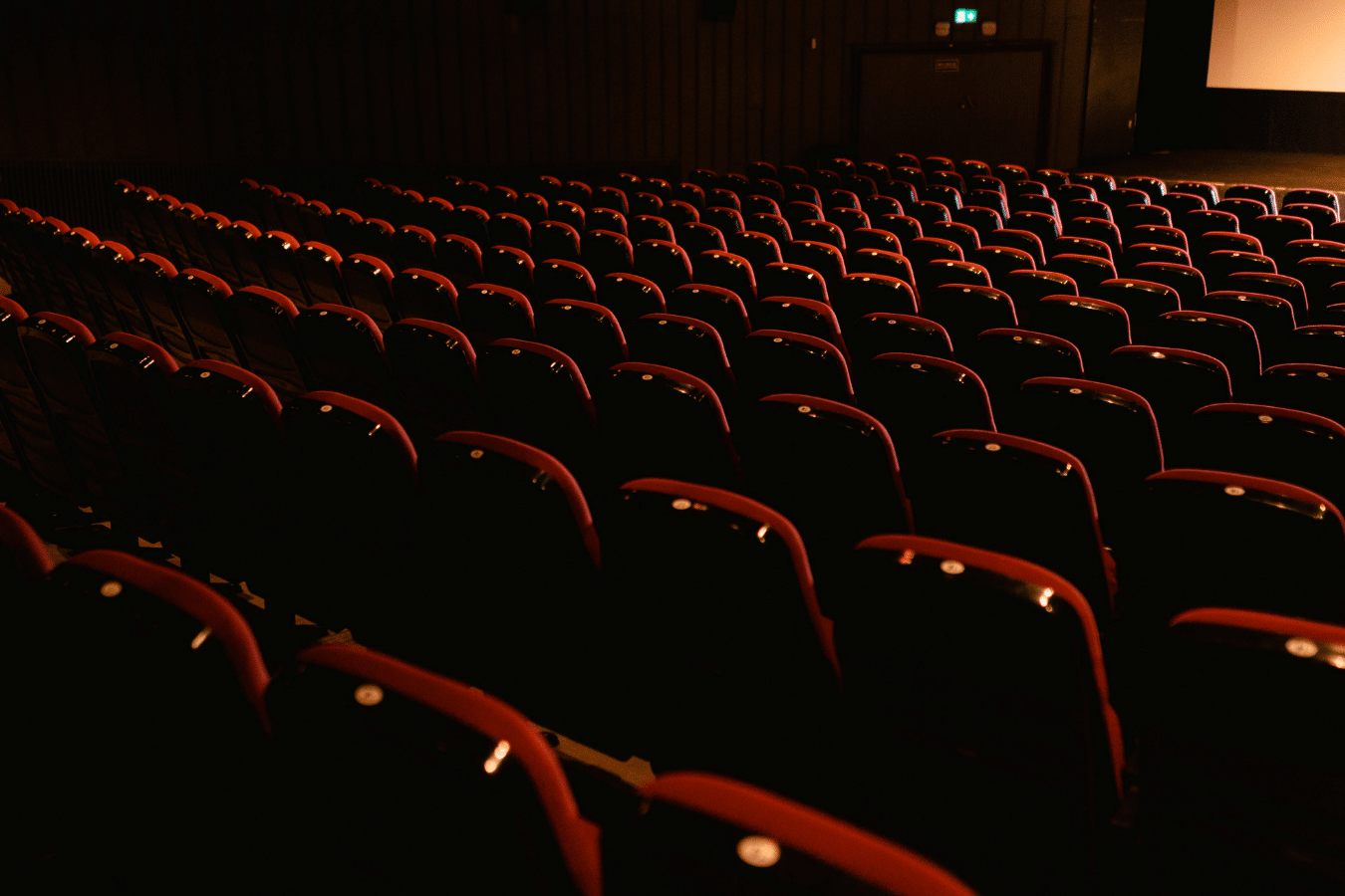 Φεστιβάλ Καννών: ο κόσμος του κινηματογράφου μόλις ξύπνησε δειλά μπροστά στον Bolloré – Defector